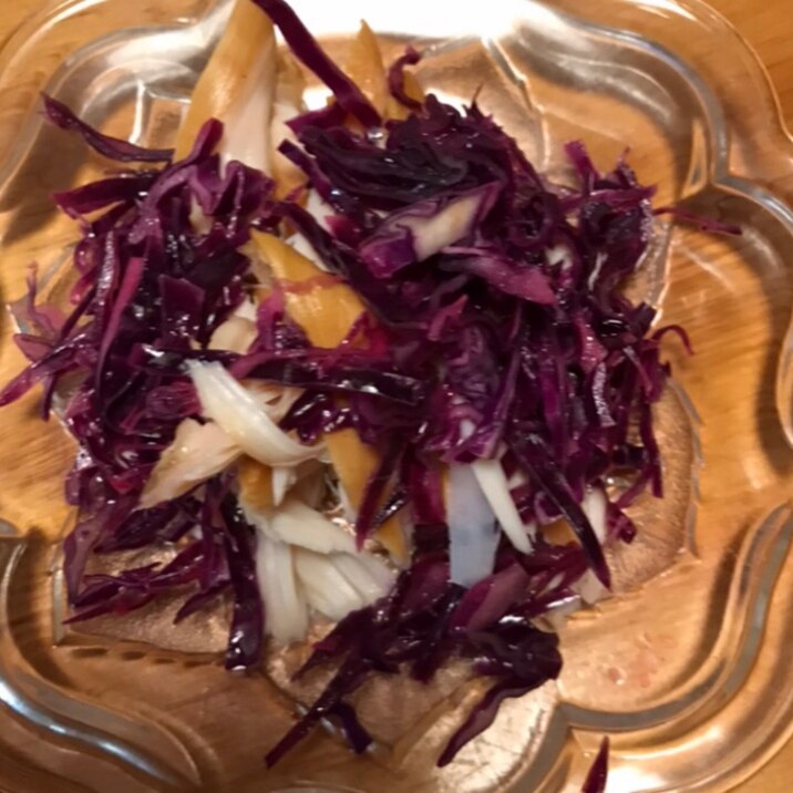 ささみ燻製と紫キャベツのサラダ